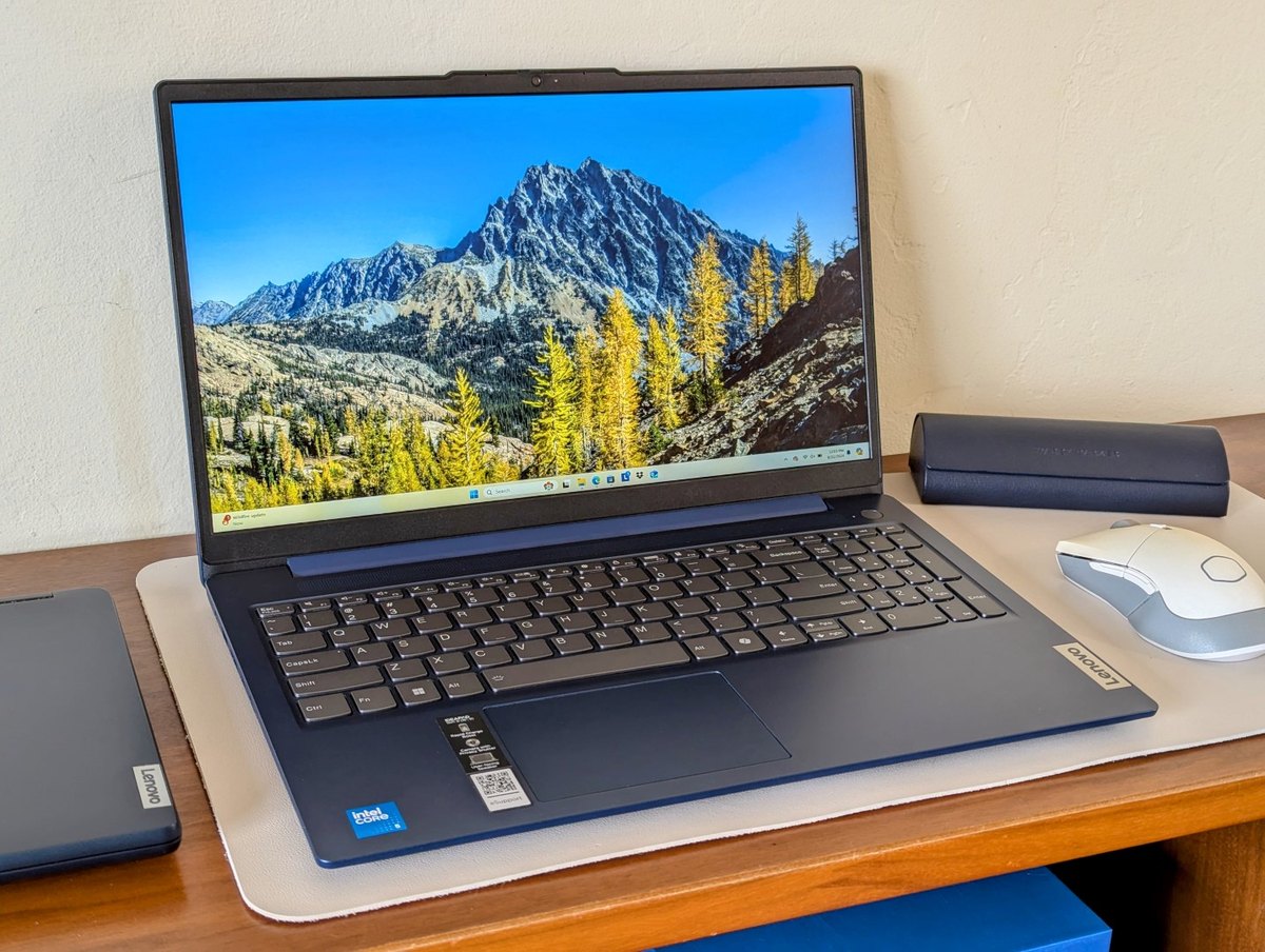 Lenovo IdeaPad Slim 3i 15.6" Laptop — wholesale from Devin Tech Inc.