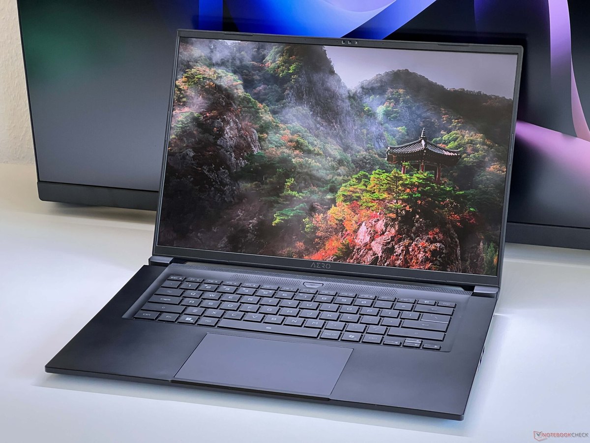 GIGABYTE AERO X16 16" - Ryzen AI 7 350, RTX 5060, 32GB RAM, 1TB SSD, Space Gray — wholesale from Devin Tech Inc.